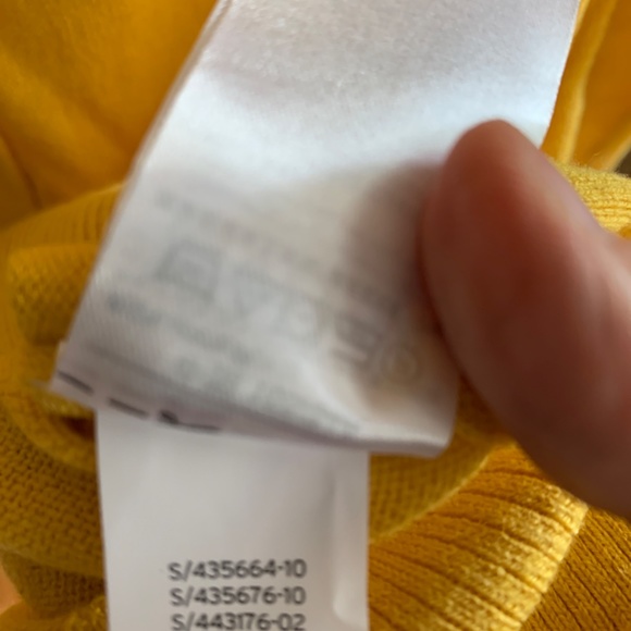 Gap pale gold cardigan‎ with tags. Never worn - Picture 3 of 3